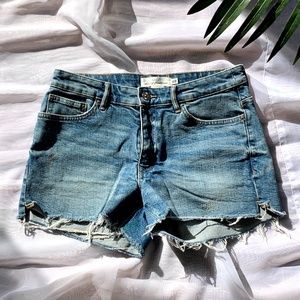 H&M Med Blue Wash Frayed Bottom Denim Short Size 8